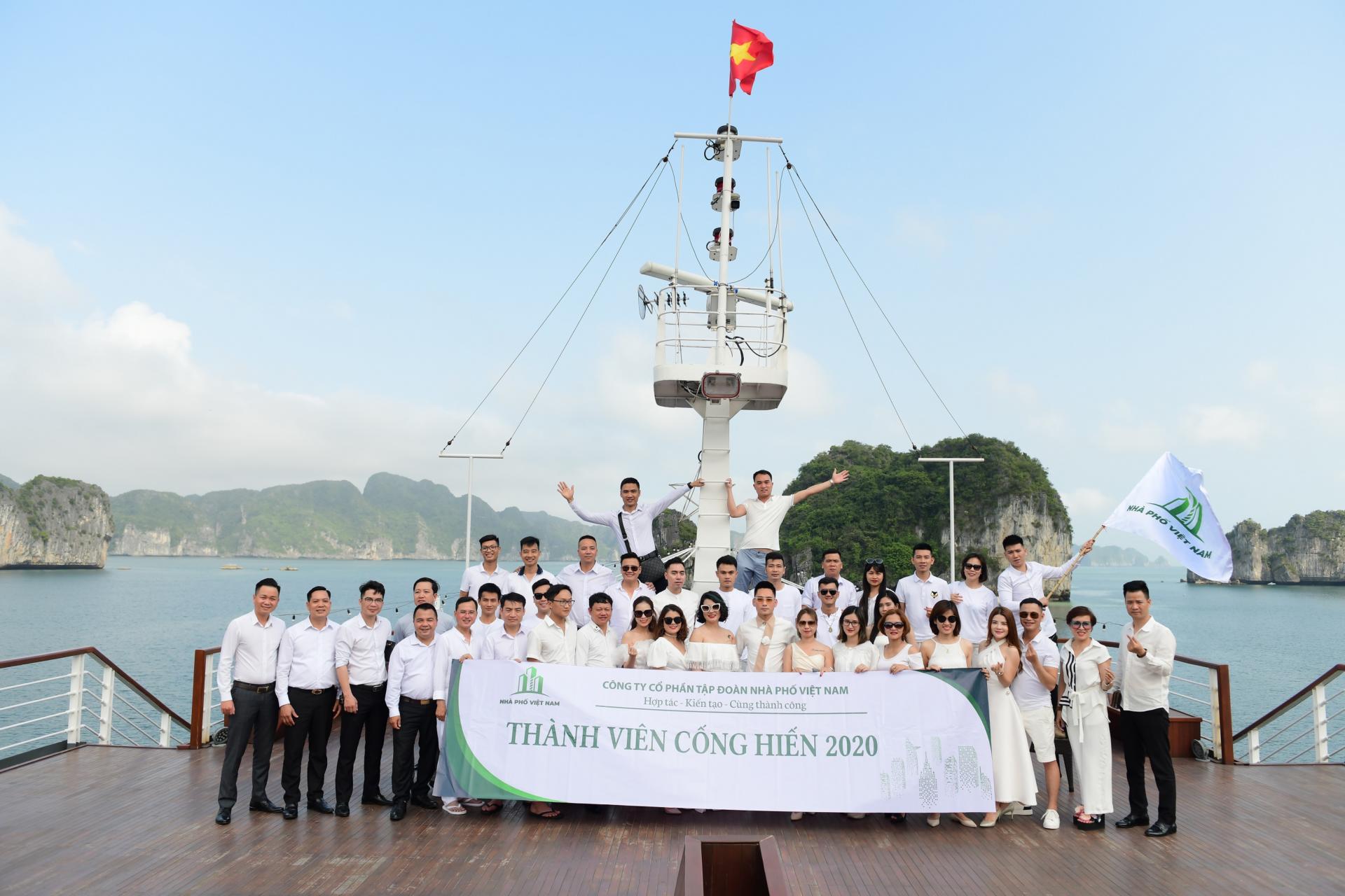 Khám phá di sản Vịnh Lan Hạ trên du thuyền 5* Heritage Cruises Cát Bà