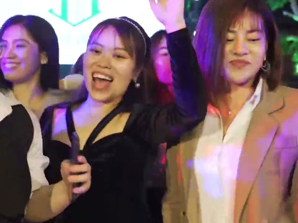 Lets Party 2022 Fly To The Moon